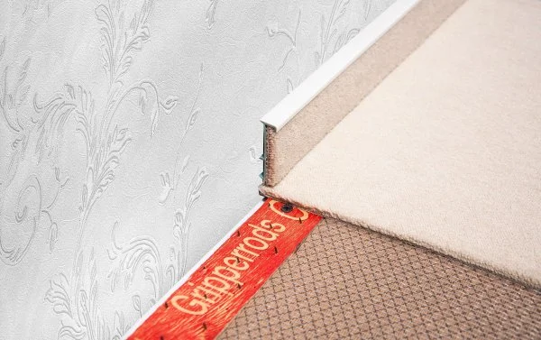 Плинтус для ковролина Korner Listwa 100 Белый 2,5м (50мм) в Нижнем Новгороде