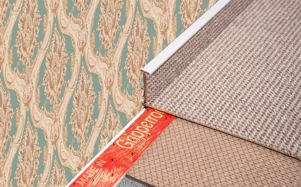 Плинтус для ковролина Korner Listwa 106 Светло-серый 2,5м (50мм) в Нижнем Новгороде