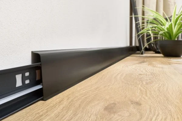 Плинтус пластиковый Arbiton INDO70 220 Чёрный матовый 2.5 м в Нижнем Новгороде