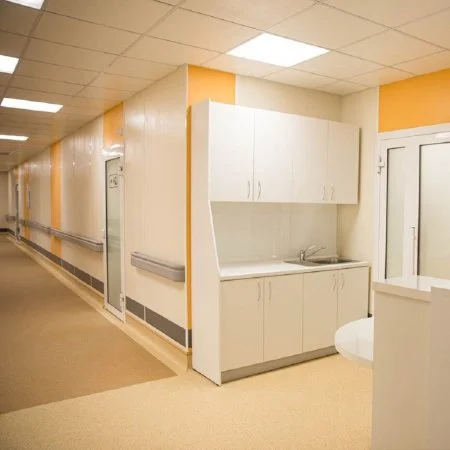 Коннелюрный односоставной плинтус Bonkeel Prof Серый (95х2700мм) в Нижнем Новгороде