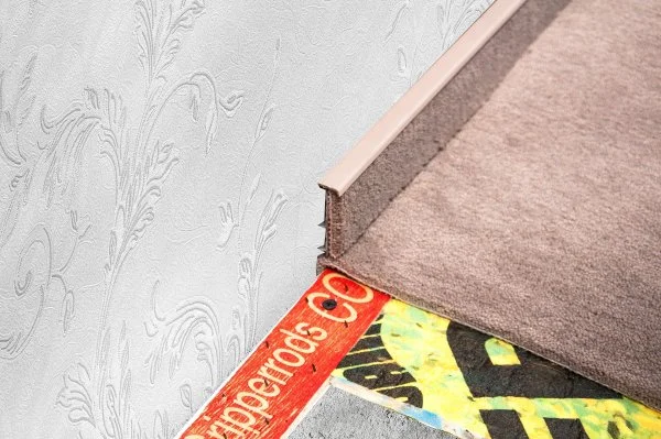 Плинтус для ковролина Korner Listwa 102 Беж 2,5м (50мм) в Нижнем Новгороде