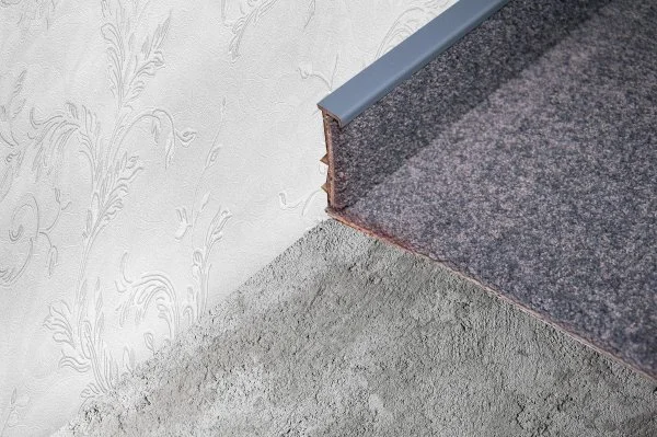 Плинтус для ковролина Korner Listwa 108 Графит 2,5м (50мм) в Нижнем Новгороде